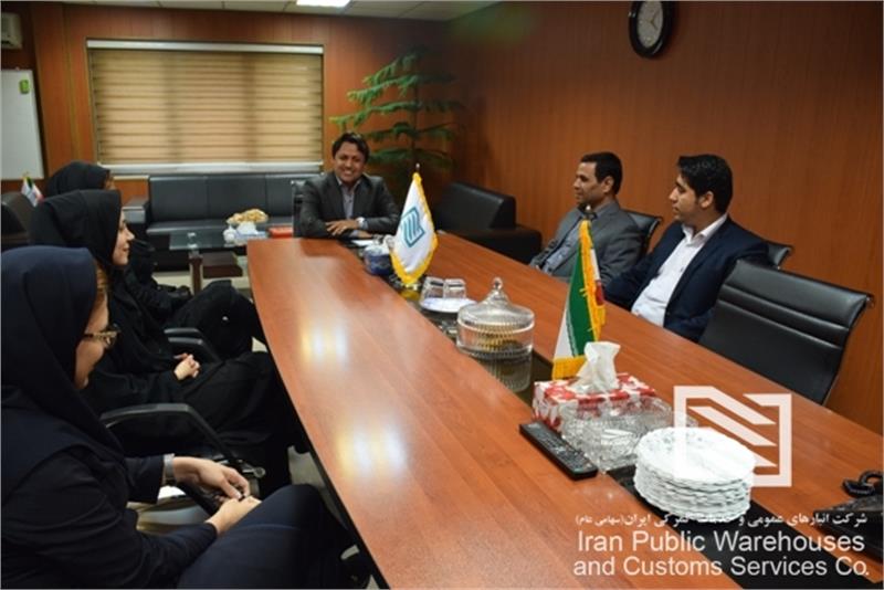 تکریم از بانوان همکار شرکت انبارهای عمومی و خدمات گمرکی شهریار به مناسبت سالروز ولادت حضرت زهرا(س)