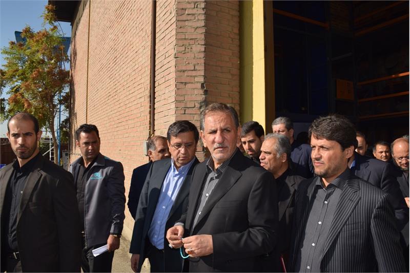 بازدید معاون اول رییس جمهور از شرکت انبار‌های عمومی و خدمات گمرکی تهران / دکتر جهانگیری تصریح کرد: حجم کالا در انبار‌های گمرکات نشان می‌دهد که با محدودیت واردات کالا روبه‌رو نیستیم